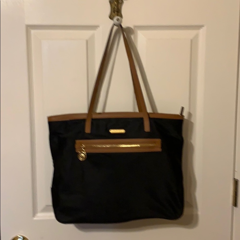 Michael Kors Black Tote large mint